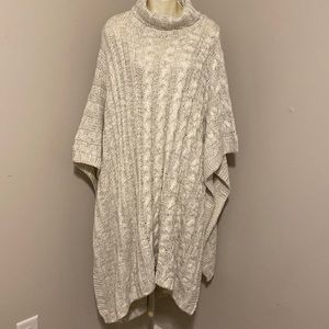 Fantastic Fawn Poncho Grey & White